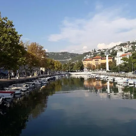 アパート Molly リエカ